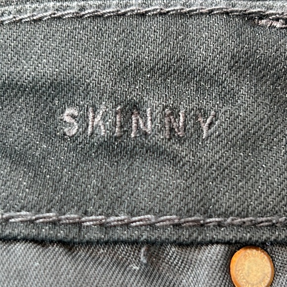 American Eagle Next Level Flex Skinny Black Jeans Size 26 X 28 - Picture 8 of 10